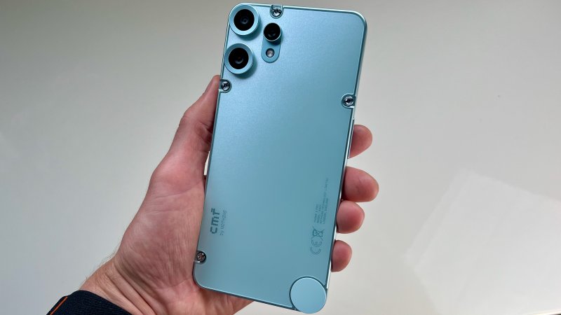 Il design di CMF Phone 2 Pro è senza dubbio originale, ma può anche essere divisivo
