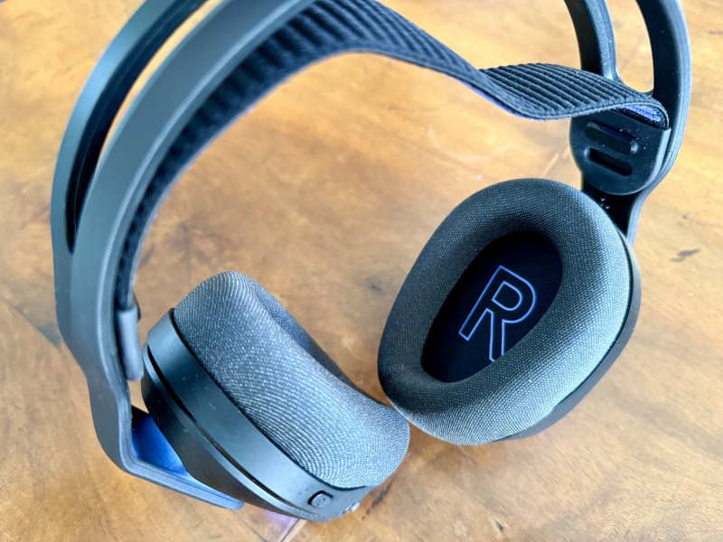 Ci sono solamente due regolazioni per lato per la presa del secondo archetto delle Logitech G522