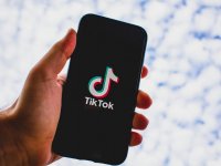 TikTok lancia nuovi controlli parentali e strumenti per creatori di contenuti
