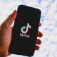 TikTok introduce la possibilità di ridurre la visione di contenuti generati dall'IA