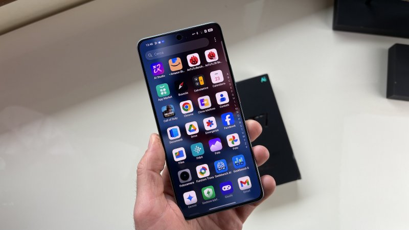 La batteria del Realme GT 7 è tra le più capienti del mercato