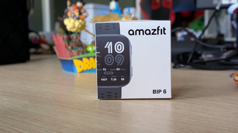 La confezione esterna dell'Amazfit Bip 6