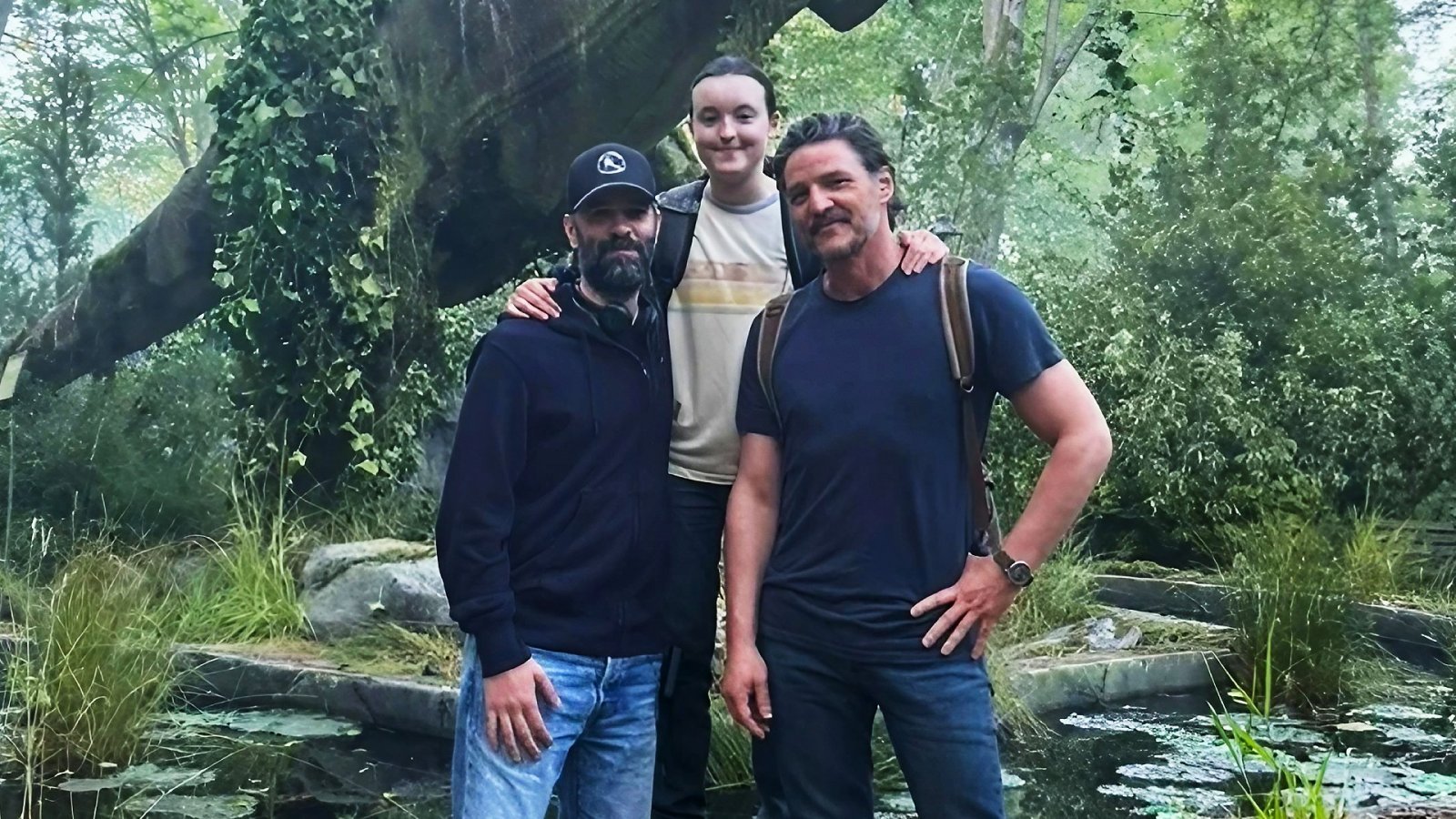 Neil Druckmann in compagnia di Bella Ramsey e Pedro Pascal