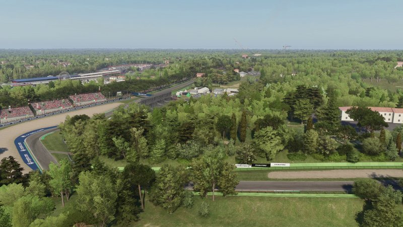 I bellissimi boschi e parchi nel circuito italiano di Imola in F1 25