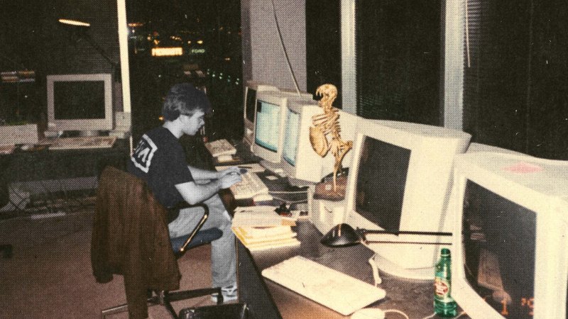 John Carmack sfoggia la maglietta dei Nine Inch Nails (autori della colonna sonora di Quake) a lavoro