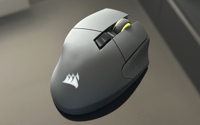 Il Corsair Scimitar Elite Wireless SE visto dal palmo Il Corsair Scimitar Elite Wireless SE visto dal palmo