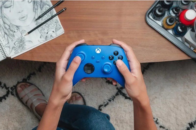 Il controller Xbox nella variante Shock Blue