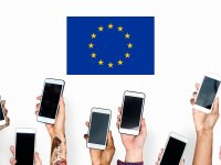 Cambia tutto, l'UE introduce un regolamento per gli smartphone e i tablet: più longevi e aggiornati