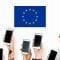 Cambia tutto, l'UE introduce un regolamento per gli smartphone e i tablet: più longevi e aggiornati