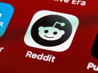Reddit introduce la verifica dell’età obbligatoria nel Regno Unito: presto anche in Italia?