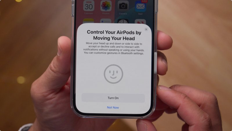 Controllare gli AirPods con i gesti della testa