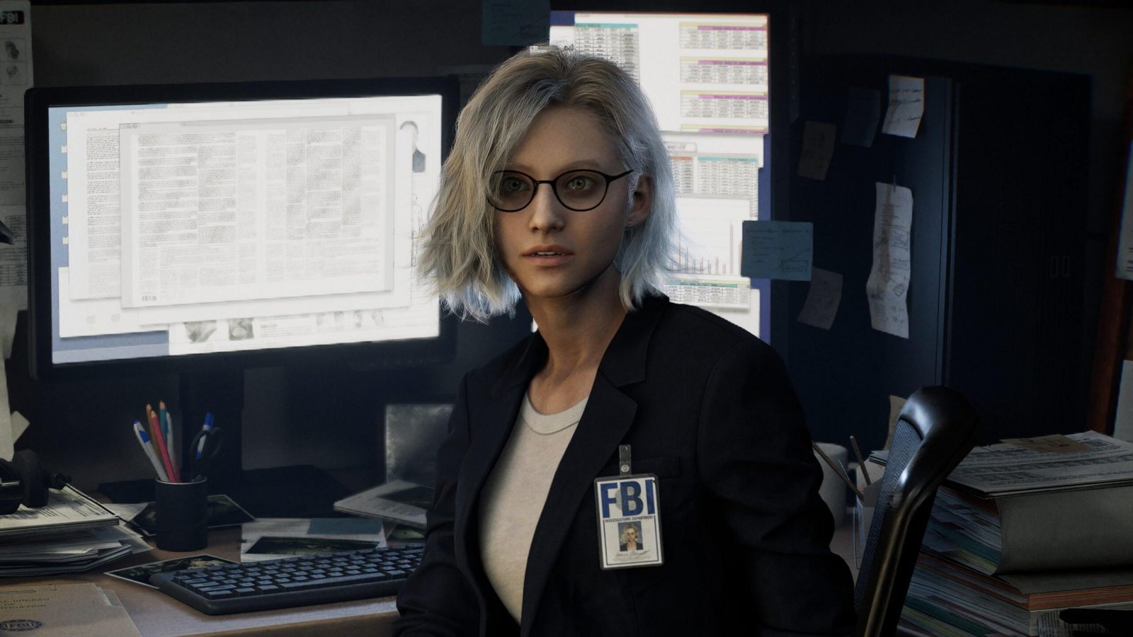Grace Ashcroft in Resident Evil Requiem davanti a un computer con un cartellino dell'FBI puntato alla giacca