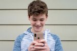 Apple rafforza la sicurezza: i minori non potranno più ricevere messaggi da numeri sconosciuti senza il consenso dei genitori - Notizia