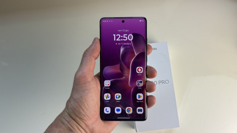 Rispetto al predecessore, il SoC è passato da Qualcomm a Mediatek