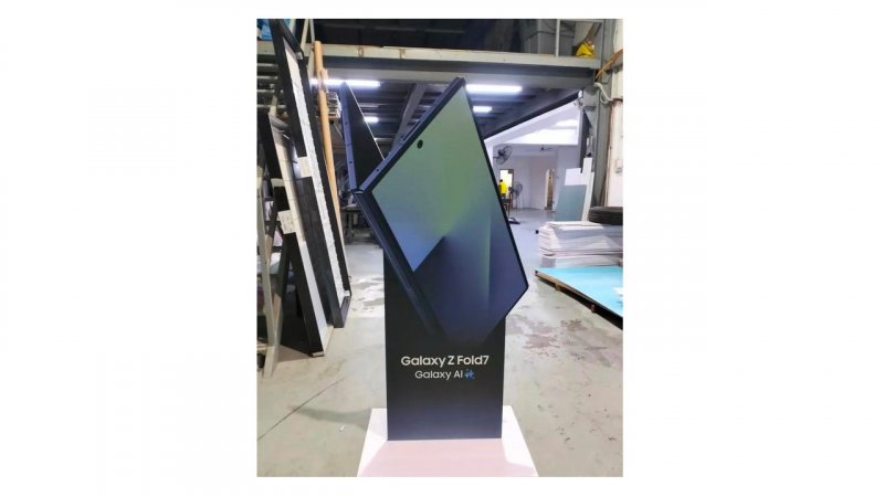 Il presunto materiale promozionale di Samsung Galaxy Z Fold7
