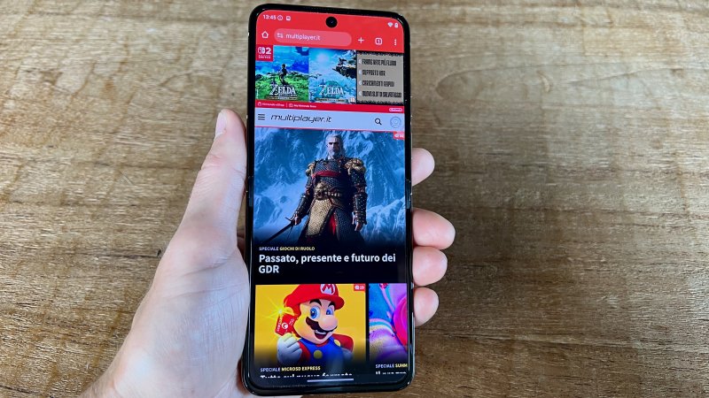 Da aperto, Motorola Razr 60 Ultra si fa notare per lo schermo particolarmente 'allungato' Da aperto, Motorola Razr 60 Ultra si fa notare per lo schermo particolarmente 'allungato'