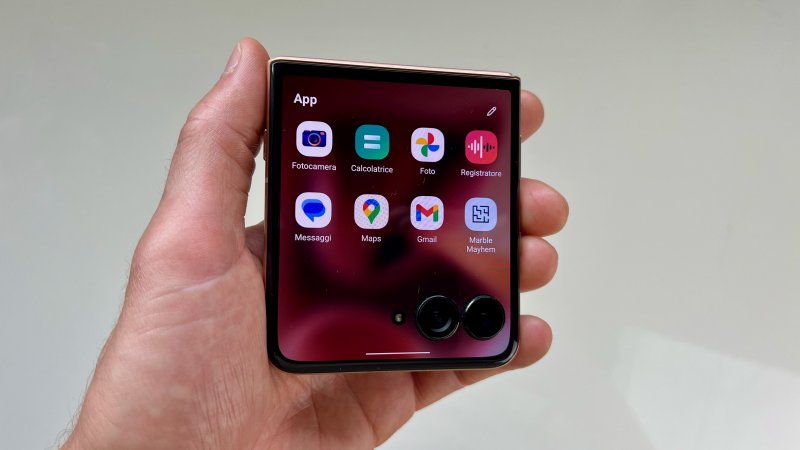 Si possono fare tantissime cose sul display esterno di Motorola Razr 60 Ultra Si possono fare tantissime cose sul display esterno di Motorola Razr 60 Ultra
