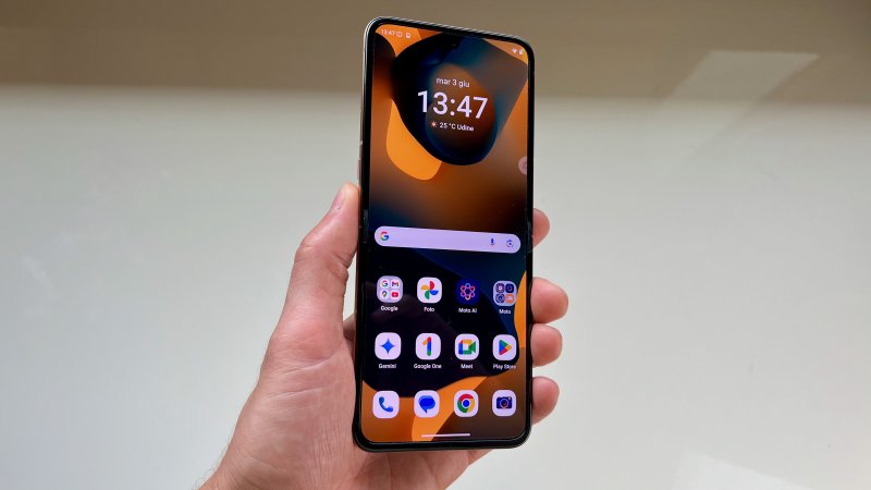 La dotazione hardware di Motorola Razr 60 Ultra è di primo livello La dotazione hardware di Motorola Razr 60 Ultra è di primo livello