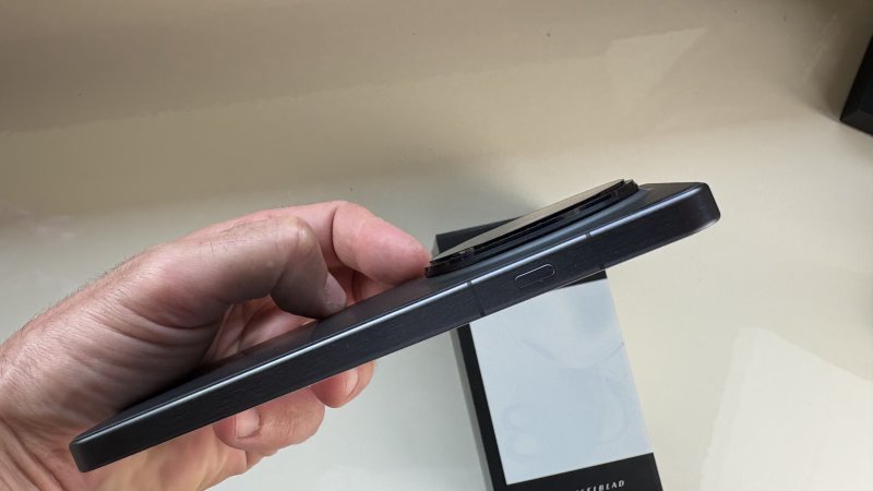 La batteria da 6100 mAh è parecchio generosa