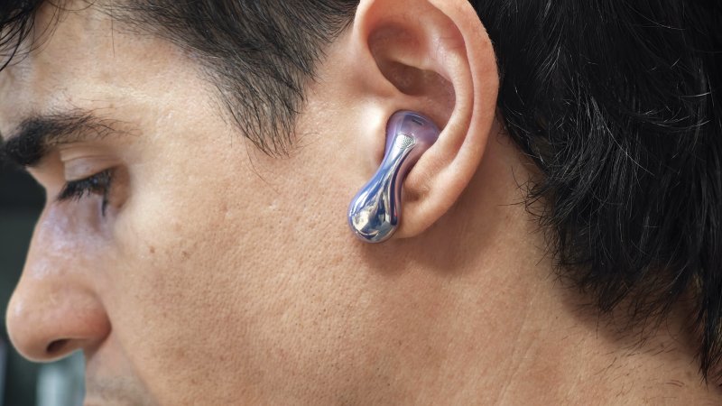 Huawei Freebuds 6 si adattano bene al padiglione auricolare