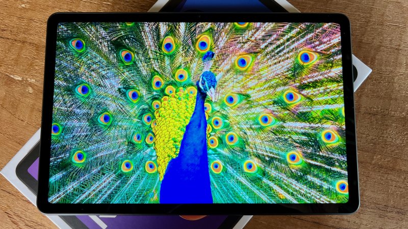 Il display di Redmi Pad 2 4G è migliore del predecessore, anche se c'è qualche nota stonata