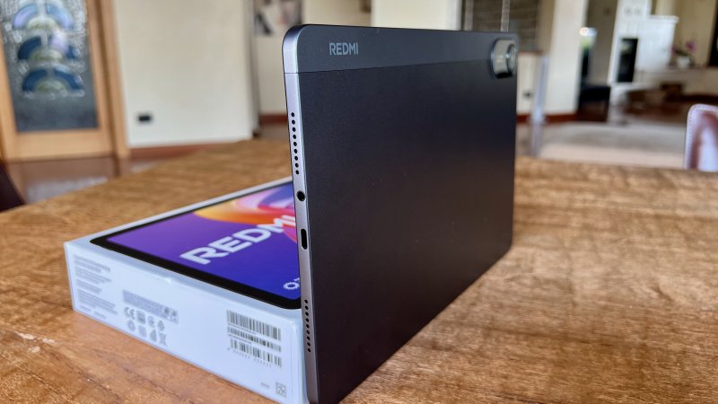 Per la gioia degli inossidabili delle cuffie cablate, Redmi Pad 2 4G ha il jack audio da 3.5 mm