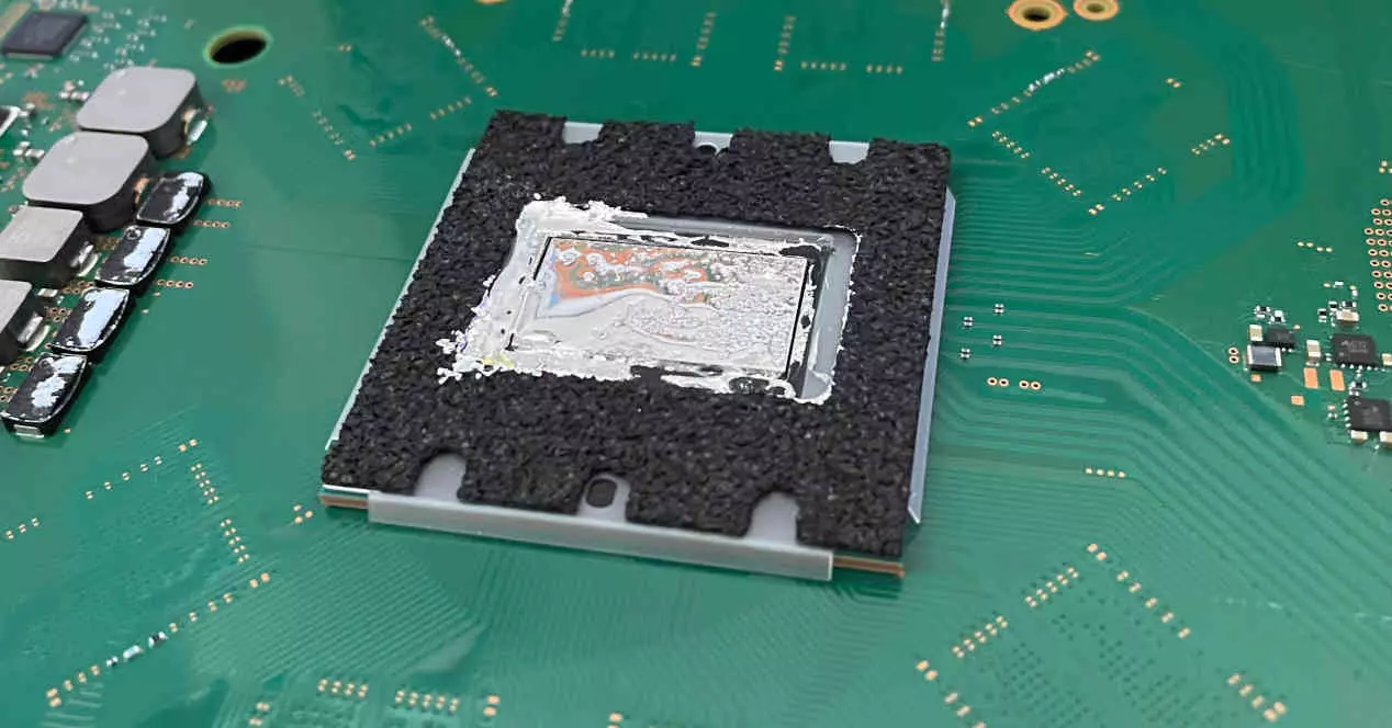 Il metallo liquido di PS5