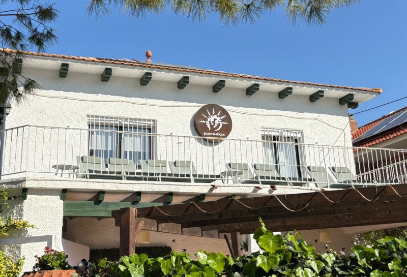 La piccola villetta a due piani scelta da Paradox come casa per lo Studio Tinto