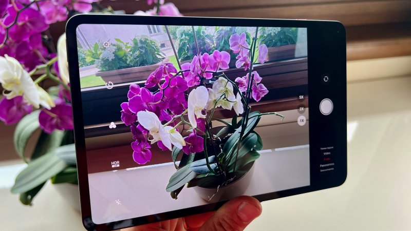 C'è stato un downgrade nelle fotocamere di REDMAGIC Astra Gaming Tablet, ma rimangono comunque funzionali C'è stato un downgrade nelle fotocamere di REDMAGIC Astra Gaming Tablet, ma rimangono comunque funzionali