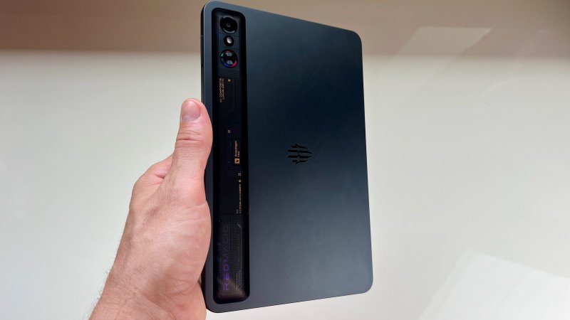 Non è solo molto più compatto, REDMAGIC Astra Gaming Tablet ha anche migliorato alcuni dettagli nel design Non è solo molto più compatto, REDMAGIC Astra Gaming Tablet ha anche migliorato alcuni dettagli nel design