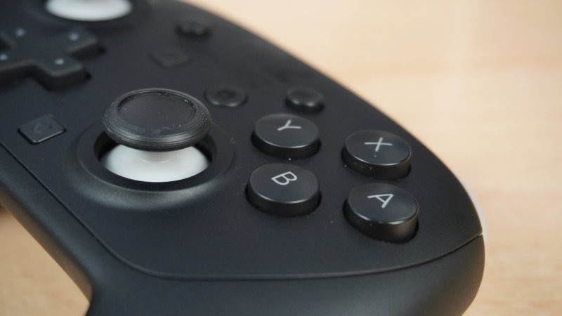 Premere i pulsanti frontali del Nintendo Switch 2 Pro Controller regala ottime sensazioni sotto i polpastrelli