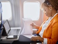 Starlink: dati record per velocità di connessione in volo, funzione meglio che a terra