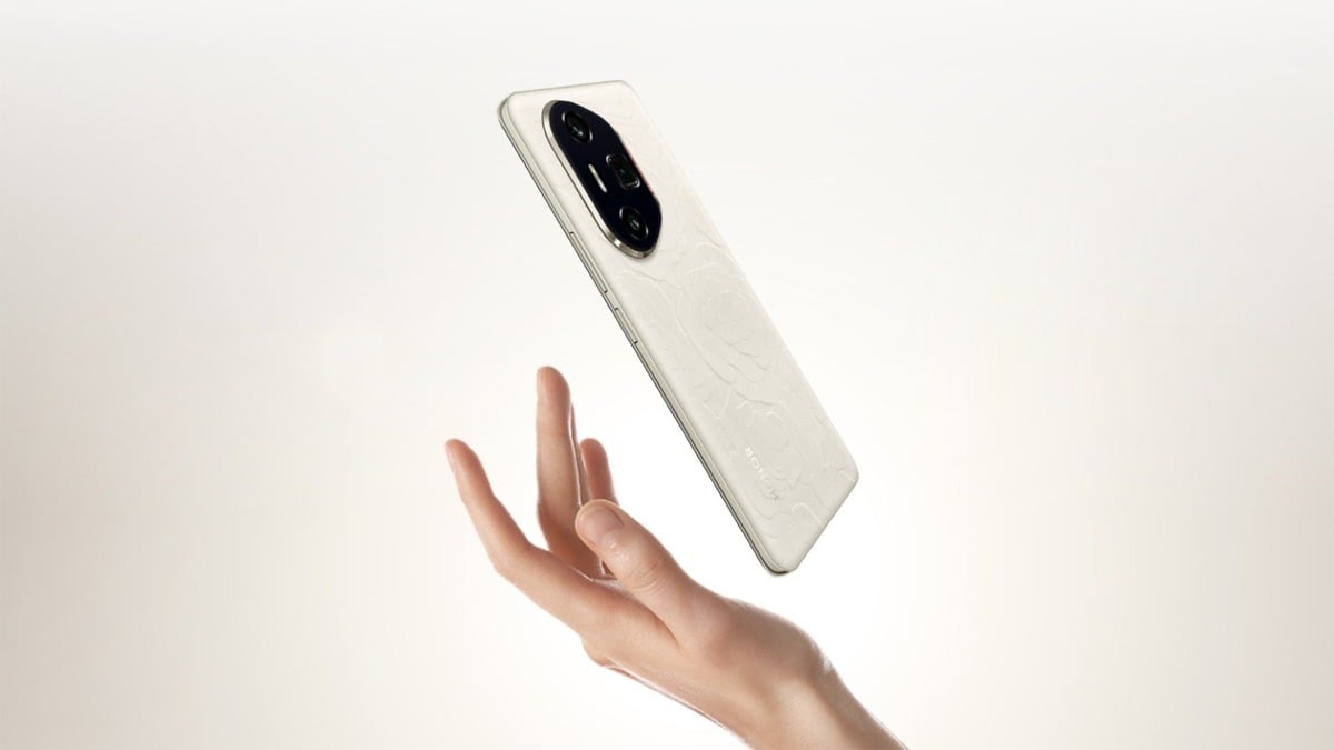 Honor 400 Pro lanciato in aria da una mano