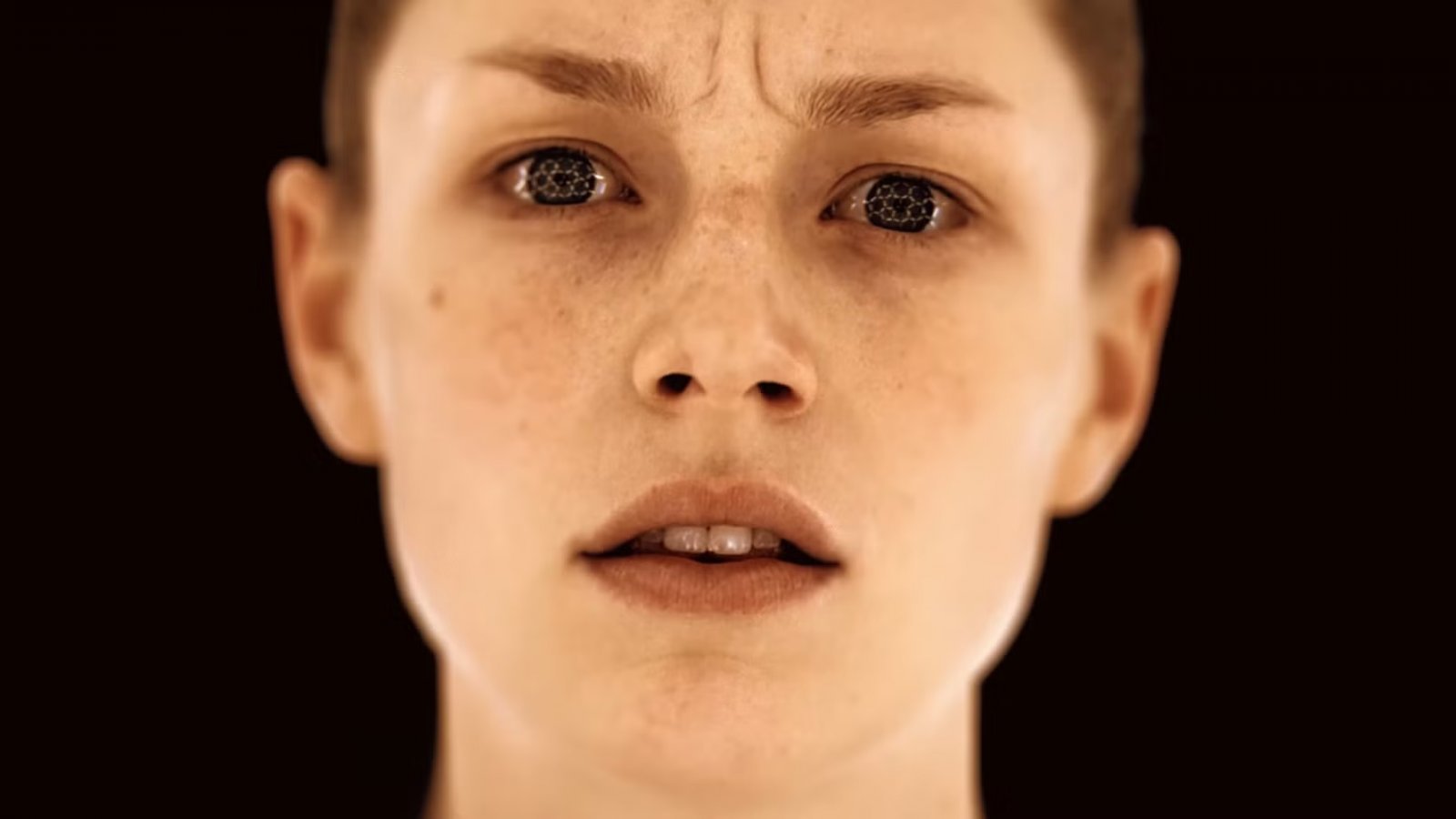 Hunter Schafer in OD di Hideo Kojima