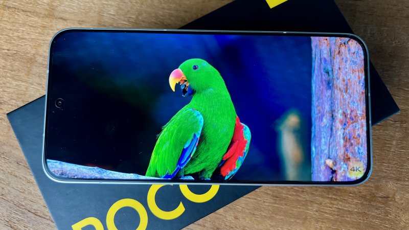 Il display AMOLED di POCO F7 è uno dei suoi punti di forza Il display AMOLED di POCO F7 è uno dei suoi punti di forza