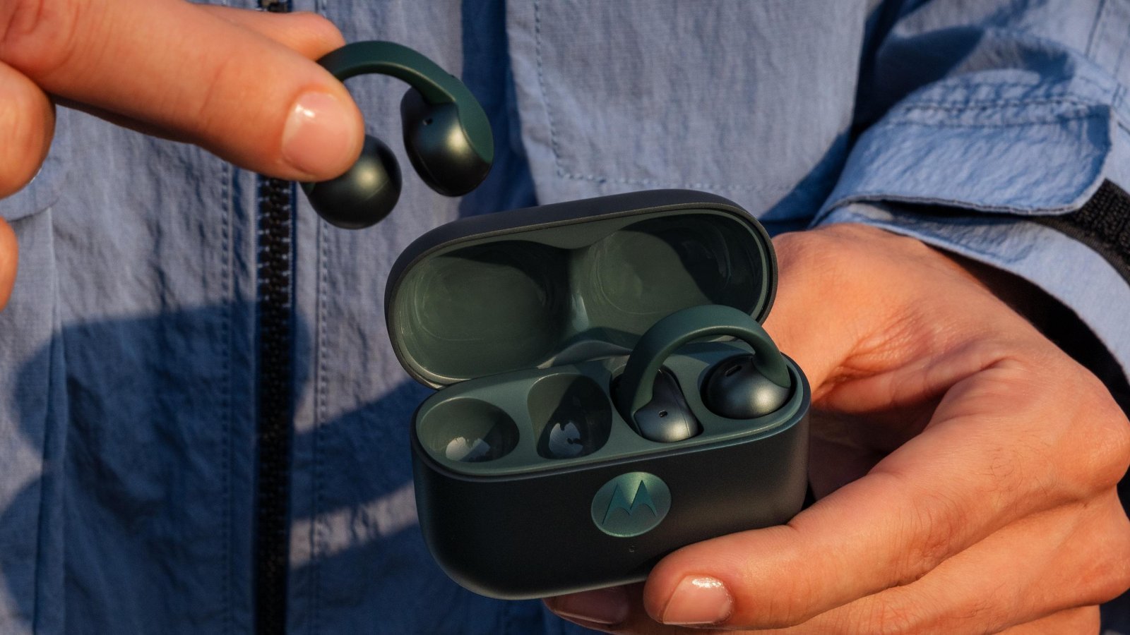 Moto Buds Loop nella colorazione Trekking Green