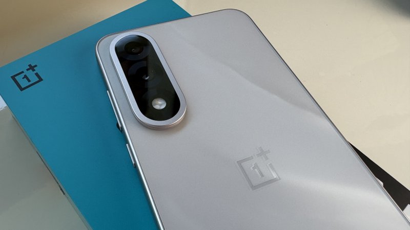 La fotocamera posteriore è composta da due obiettivi, una wide e una ultrawide