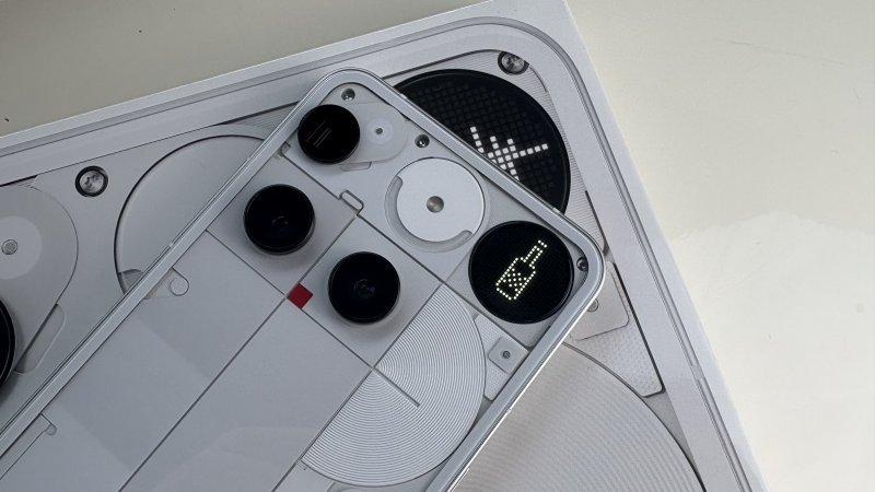 L'interfaccia Glyph offre una serie di micro app, tra il serio e il faceto