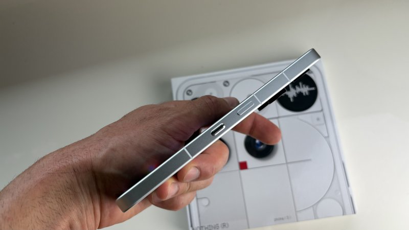 Il tasto Essential Key posto subito sotto a quello di accensione