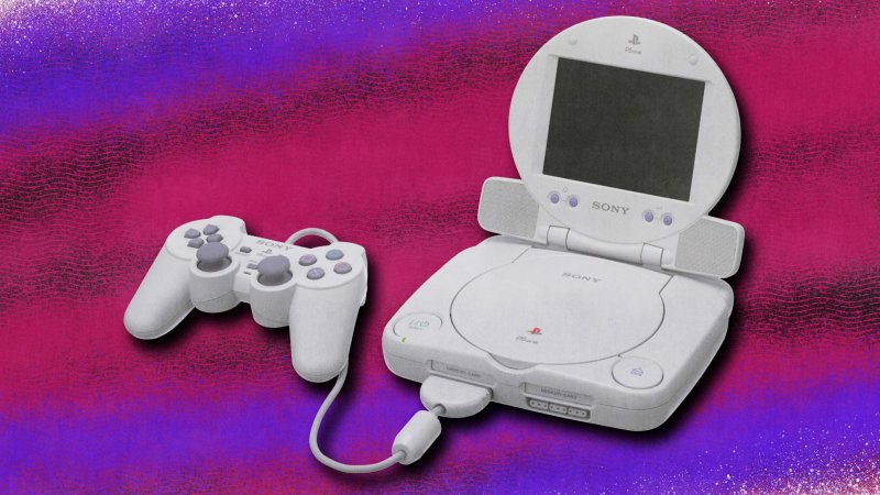 PS One, LCD e controller, pronti per lunghi viaggi in macchina