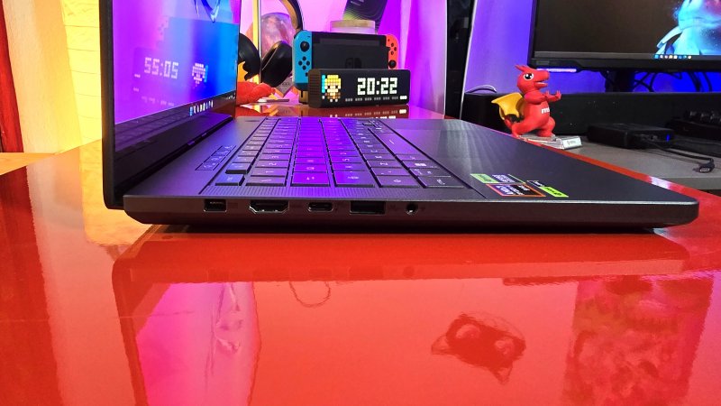 ROG Zephyrus G14 2025 offre una dotazione di porte completa ROG Zephyrus G14 2025 offre una dotazione di porte completa