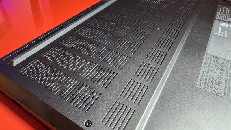 ROG Zephyrus G14 2025 tende ad essere piuttosto rumoroso, specialmente quando spinto a pieno carico ROG Zephyrus G14 2025 tende ad essere piuttosto rumoroso, specialmente quando spinto a pieno carico