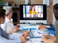 Google Meet migliora i riepiloghi delle riunioni con sommari e azioni suggerite