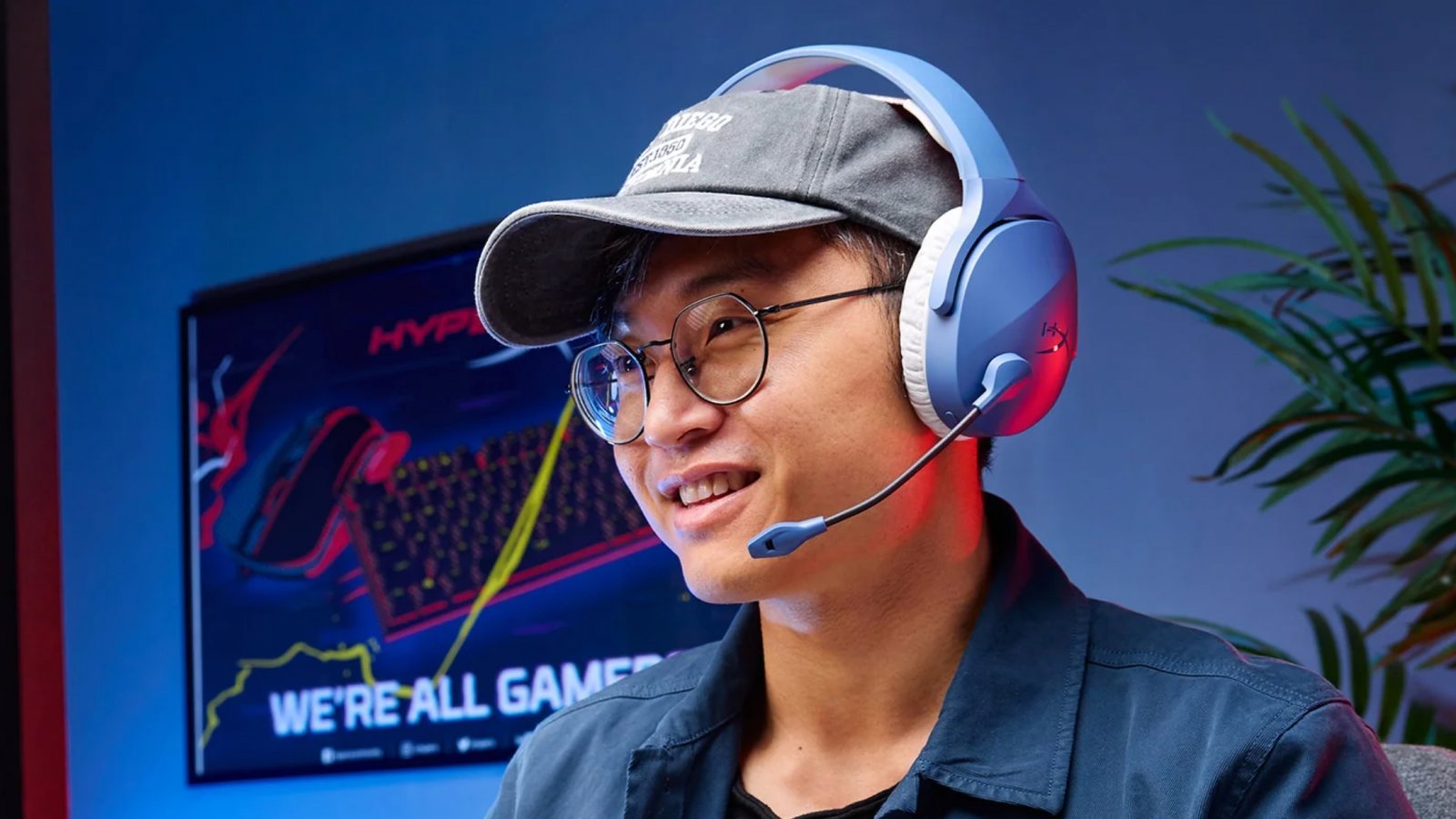 Le cuffie HyperX Cloud Jet indossate in una postazione da gaming