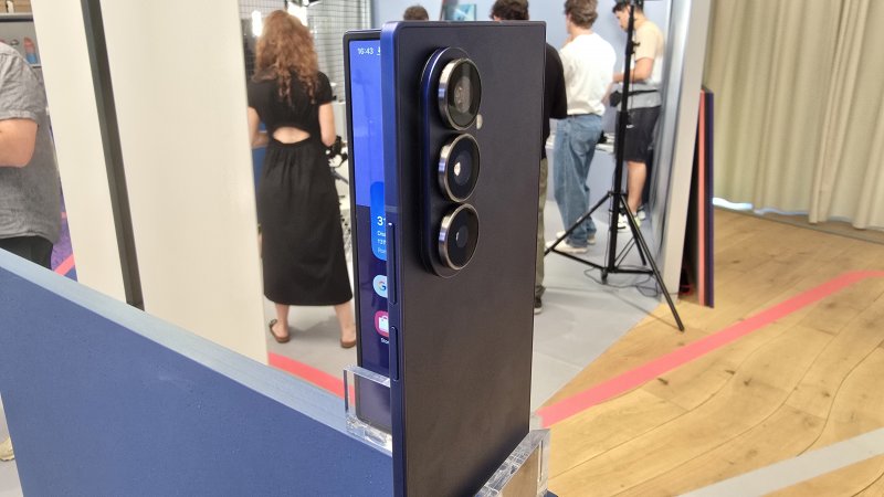 La tripla fotocamera e l'IA permettono foto straordinarie