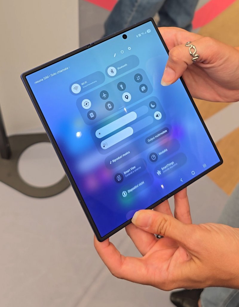 Aperto, Galaxy Z Fold 7 raggiunge dimensioni notevoli