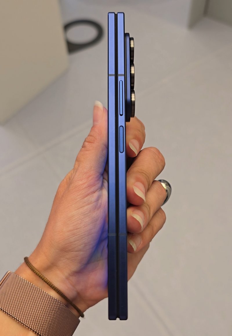 Galaxy Z Fold7 pesa meno di un Galaxy S25 Ultra