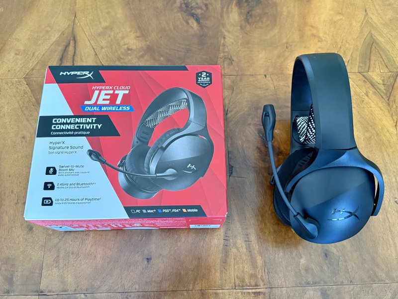 La confezione e le cuffie HyperX Cloud Jet La confezione e le cuffie HyperX Cloud Jet