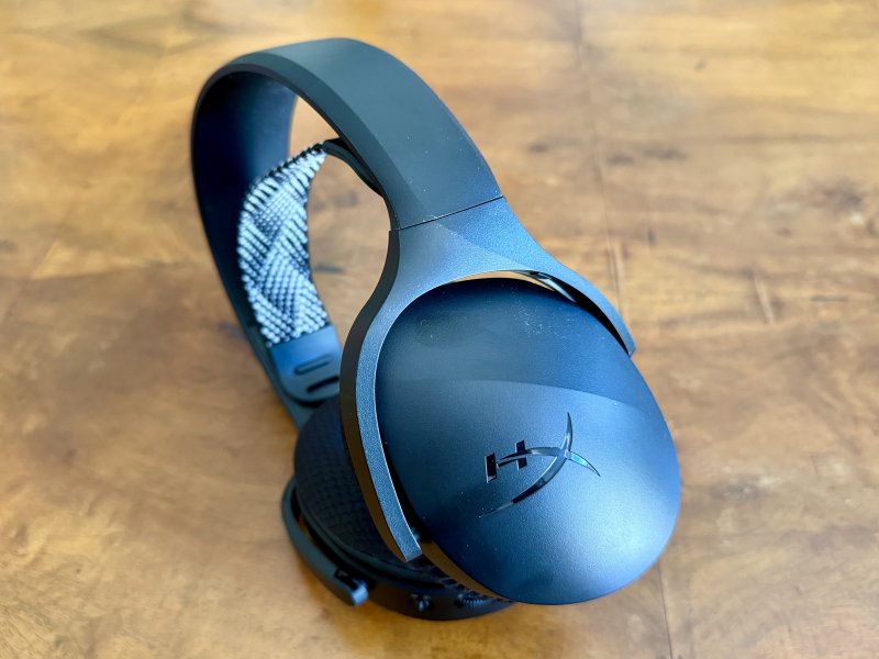 I padiglioni delle HyperX Cloud Jet hanno il logo HyperX inciso nella plastica nera opaca I padiglioni delle HyperX Cloud Jet hanno il logo HyperX inciso nella plastica nera opaca