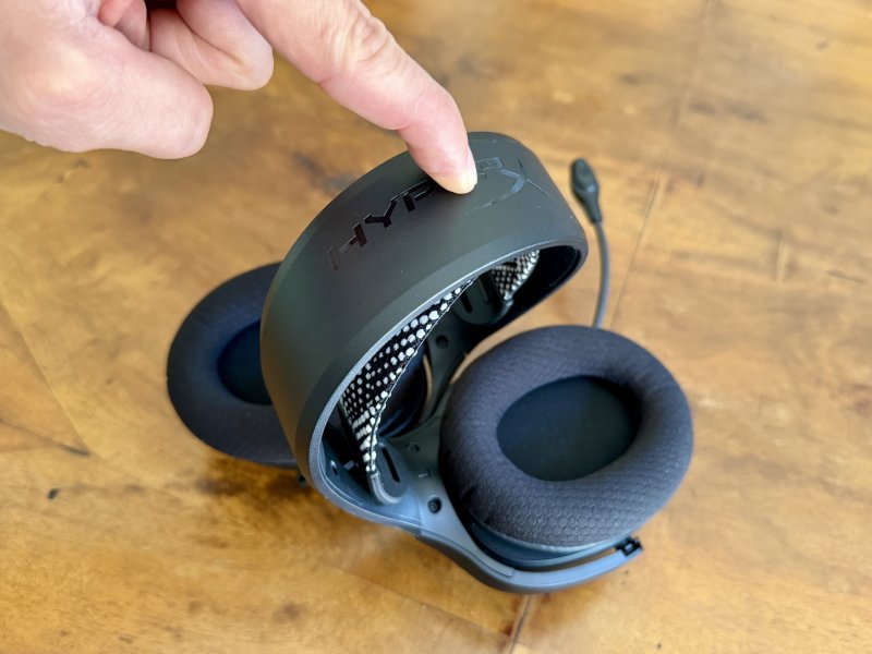 Le cuffie HyperX Cloud Jet sono estremamente flessibili Le cuffie HyperX Cloud Jet sono estremamente flessibili